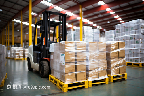 叉車在現(xiàn)代貨物運(yùn)輸中的關(guān)鍵角色